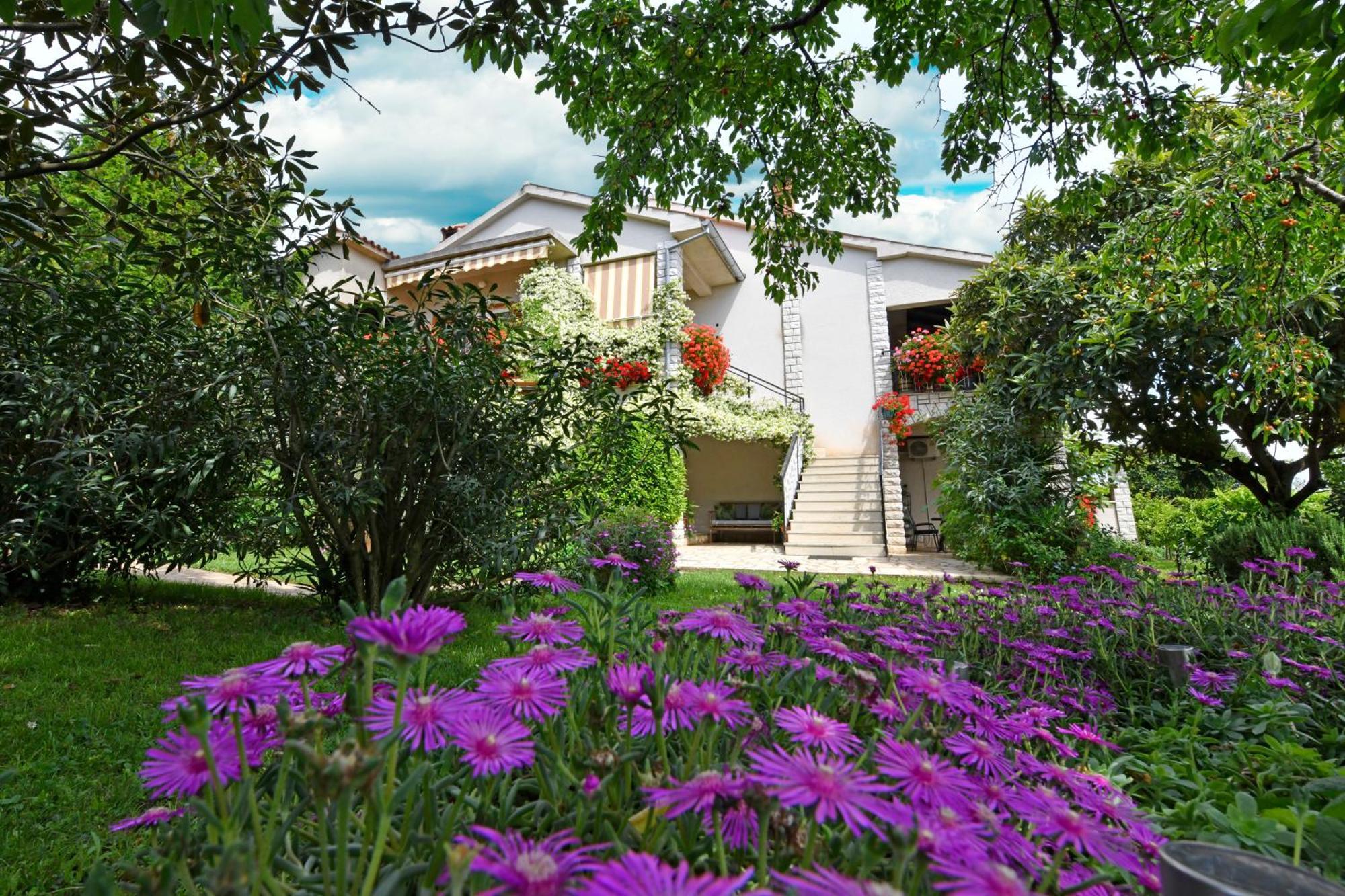 Apartment Slavica Vrvari โปเรช ภายนอก รูปภาพ